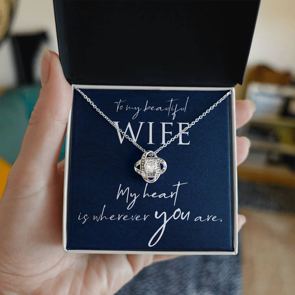 Collar de nudo de amor con cuadro de mensaje para esposa