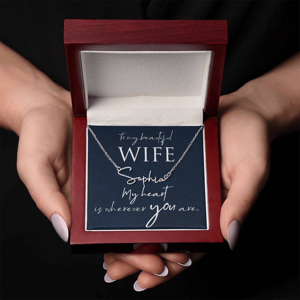 Collar con nombre y tarjeta de mensaje para esposa