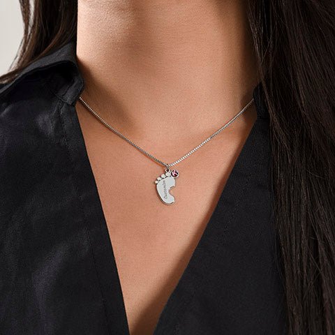 Collar Pies de Bebé con Piedras de Nacimiento con cuadro de mensaje